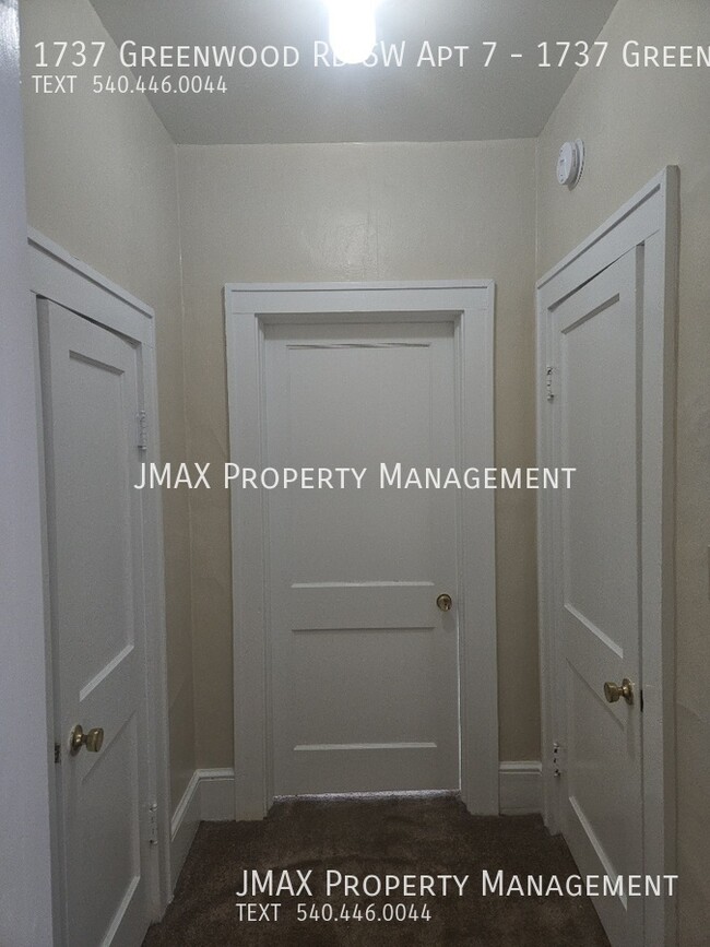 Building Photo - This property has a no security deposit op...