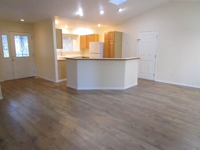 Building Photo - 3 Bedroom, 2 Bathroom Rambler located in A...