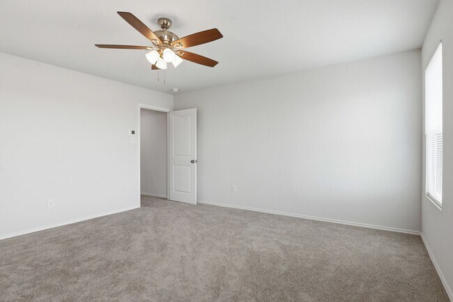 Building Photo - Contemporary in Cleburne!
