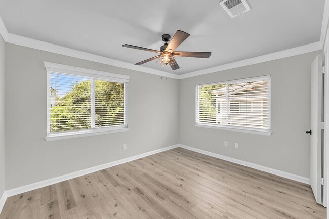 Building Photo - Fully Renovated 2BR/2BA with Sunroom Minutes from Waterfront Park & Ravenel Bridge