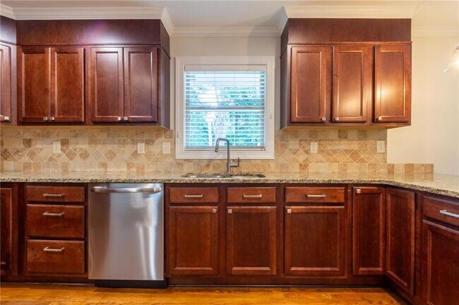 Building Photo - 3014 Skyland Dr NE