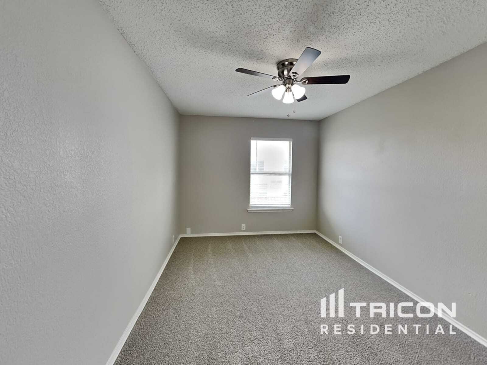 Building Photo - 5320 Tennis Villa Dr