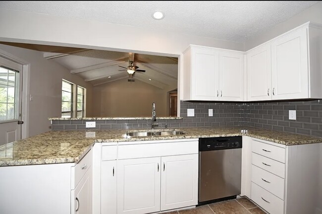 Building Photo - 10418 Rockland Dr