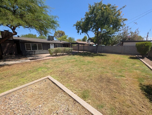 Building Photo - 4 Bedroom Home in Tempe Gardens Near E Sou...