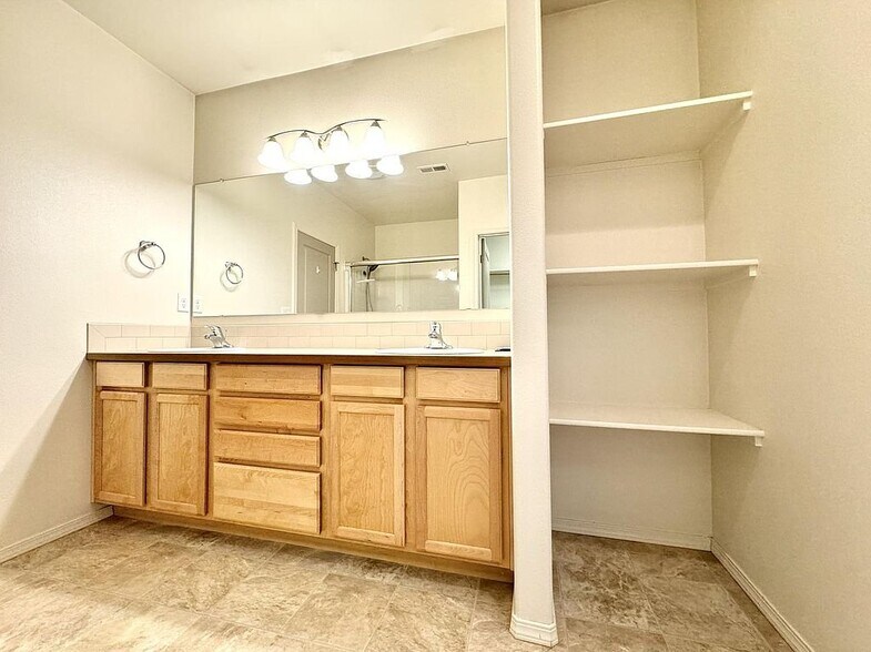 Building Photo - 21123 SE Azalia Ave