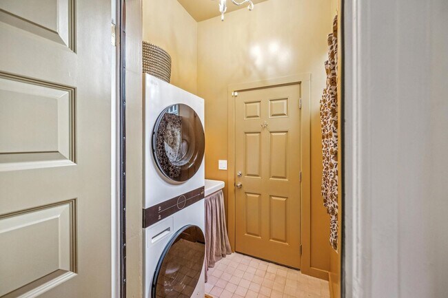 Building Photo - 1178 Broadway