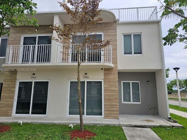 Building Photo - 25806 SW 144th Ct