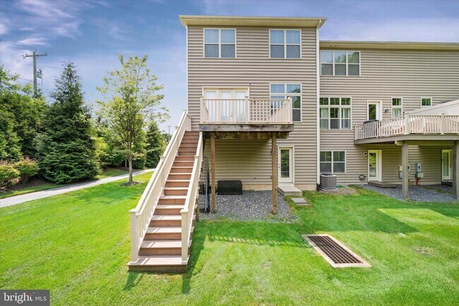 Building Photo - 10 Chasmere Dr