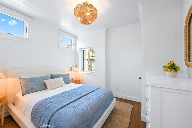 Building Photo - 358 Cliff Dr