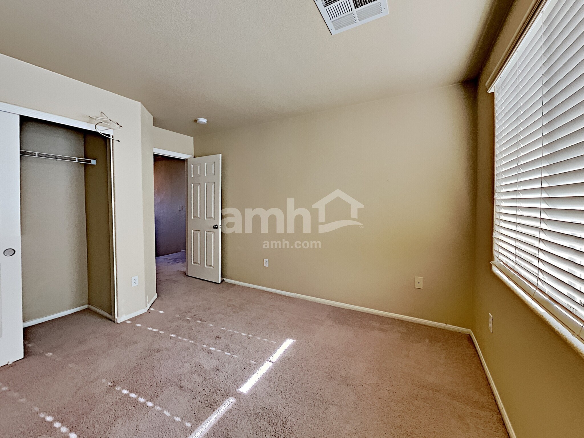 Building Photo - 10819 Hawthorne Berry St