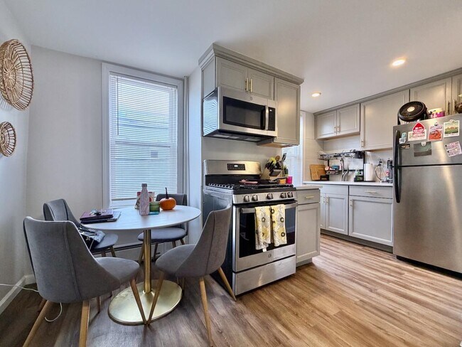 Building Photo - 331 4th St