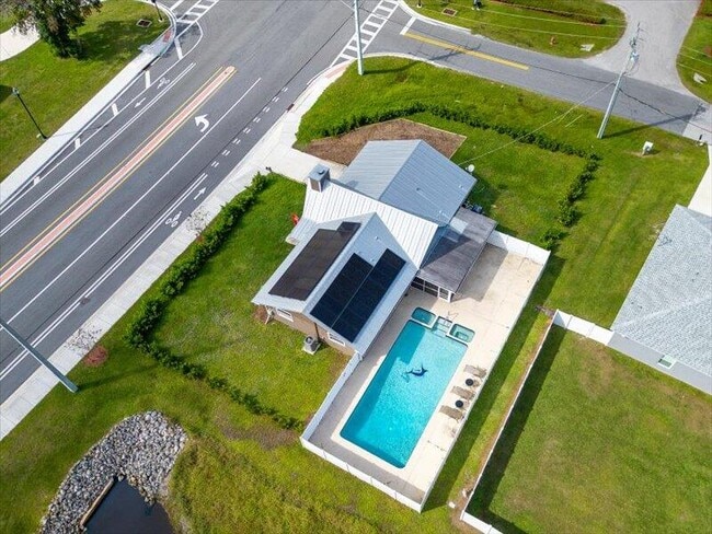 Building Photo - 1297 SE Floresta Dr