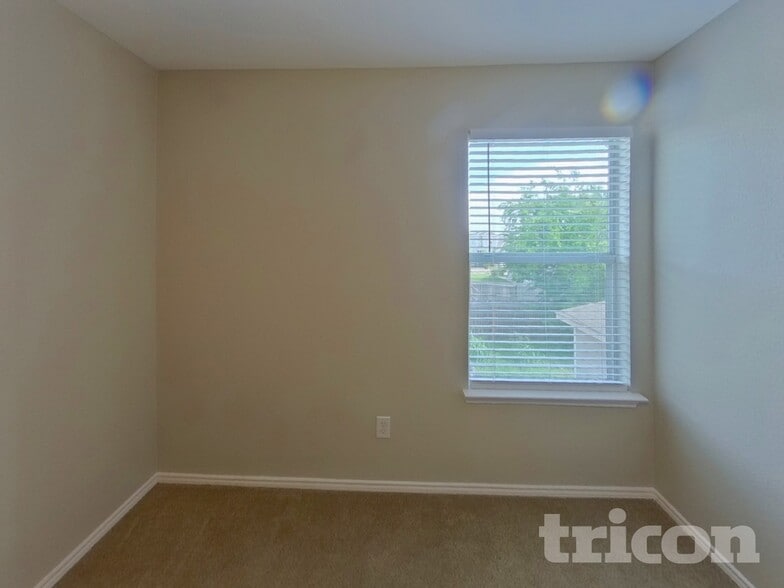 Building Photo - 1461 Pine Ln