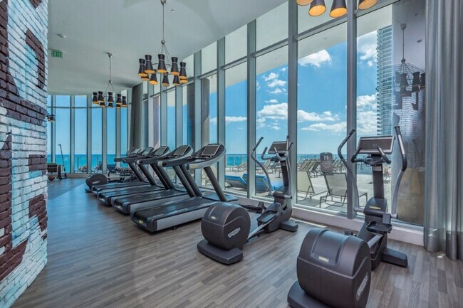 Building Photo - 4011 S Ocean Dr