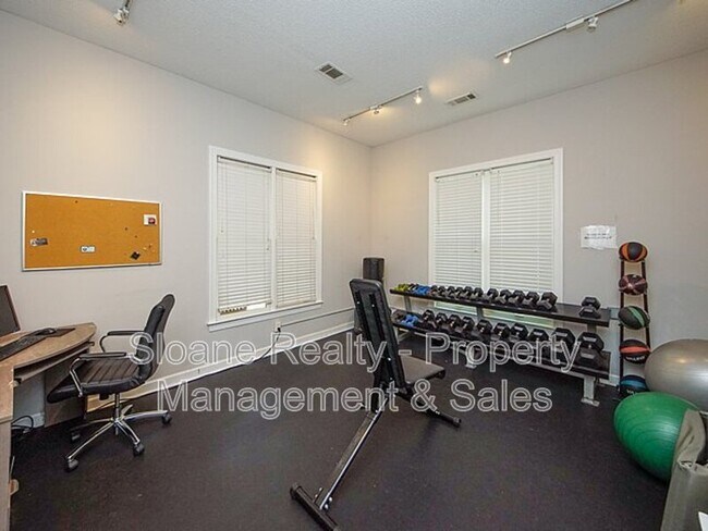 Building Photo - 45 Sycamore Ave