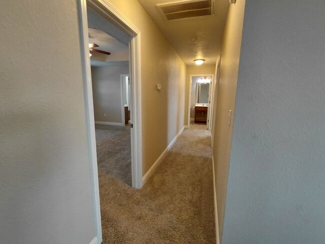 Building Photo - Beautiful home close to post