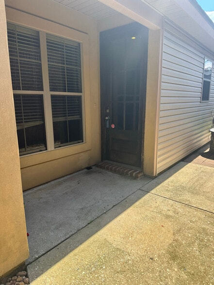 Building Photo - 207 Chimney Rock Blvd