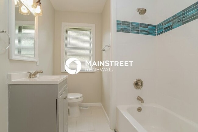 Building Photo - 4 Bedroom Pet-Friendly Home in INDEPENDENC...