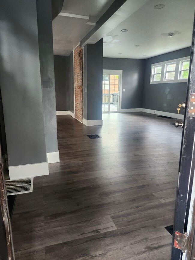 Building Photo - 1543 Clifton Ave