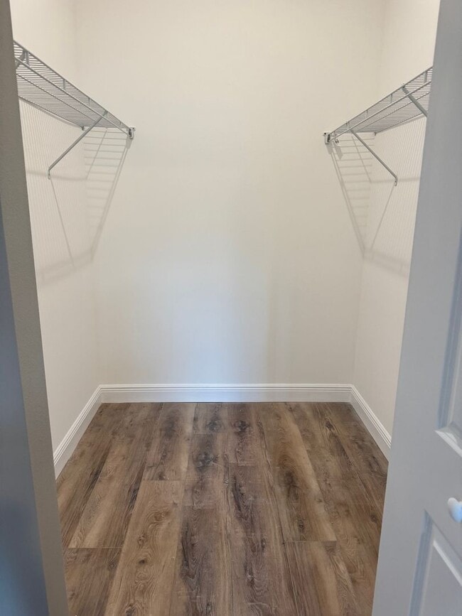 Building Photo - 923 Hagle Park Rd