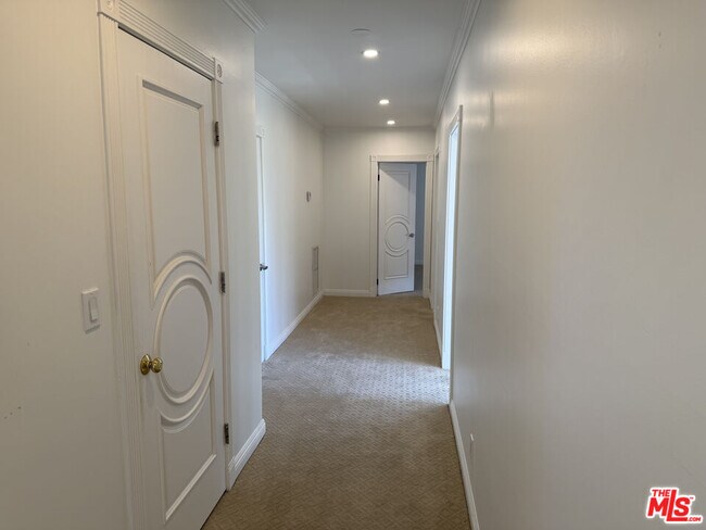 Building Photo - 4613 Reforma Rd