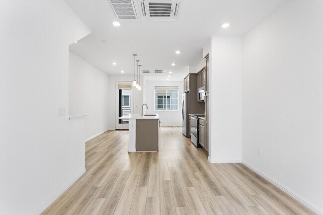 Building Photo - 2835 Cathwood Ln