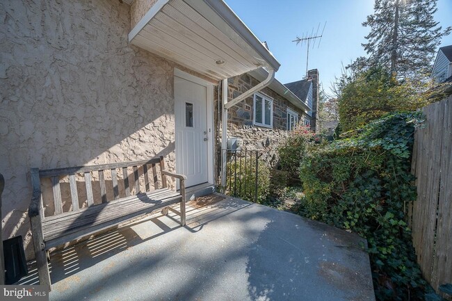 Building Photo - 1457 Manoa Rd