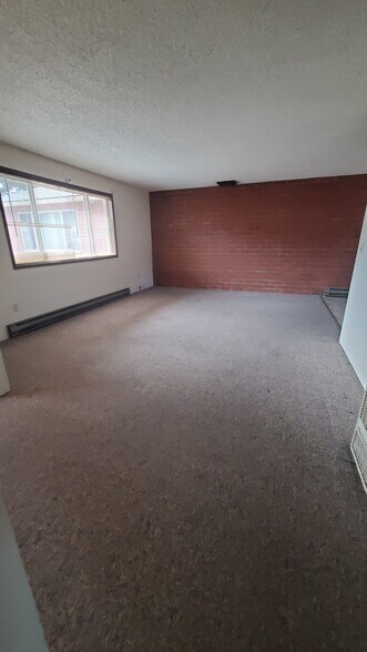 Building Photo - 5000 Gatewood Dr