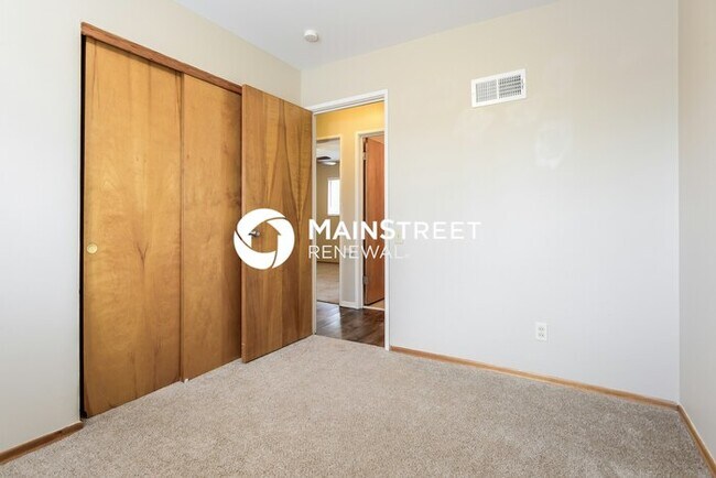 Building Photo - 3 Bedroom Pet-Friendly Home in Arnold, MO with Main Street Renewal