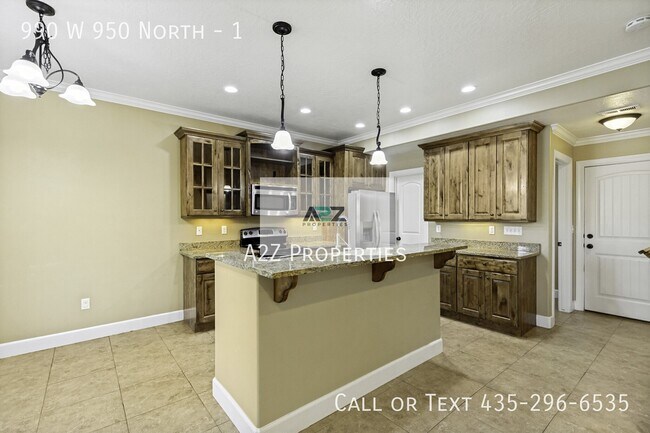 Building Photo - 990 W 950 N