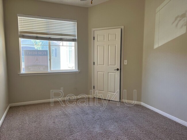 Building Photo - 1607 W 110 N