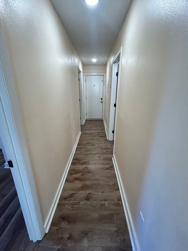 Building Photo - 606 Florida Ave