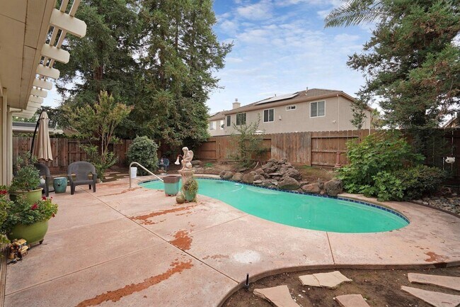 Building Photo - 549 Glenbriar Cir