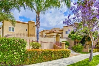 Building Photo - Stunning 2-Bed, 2-Bath Condo in Golden Hill – City Lights Community