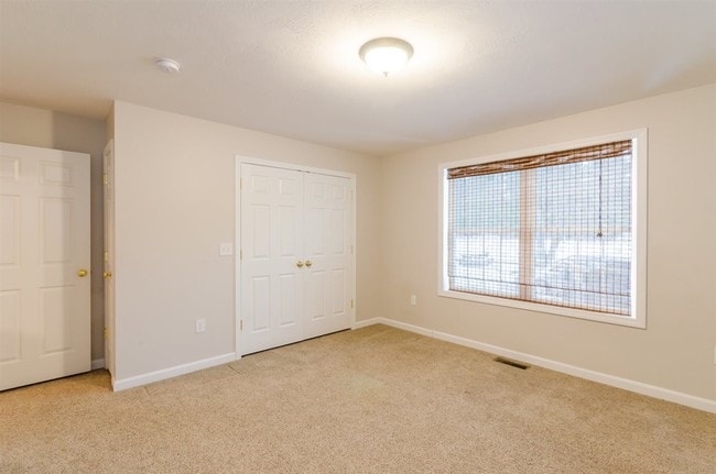 Building Photo - 60 Russell Hill Rd