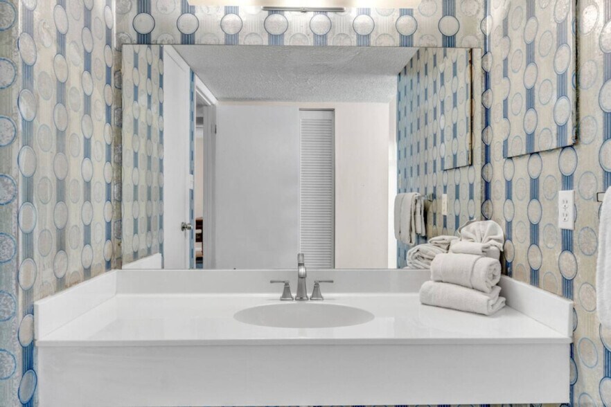 Building Photo - 7205 Thomas Dr