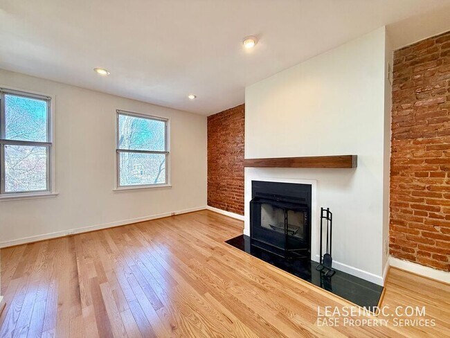 Building Photo - 1239 C St SE