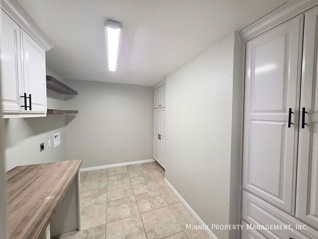 Building Photo - 3216 Camarie Ave