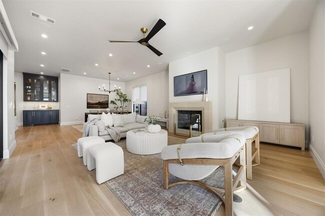 Building Photo - 1129 NW 42nd St