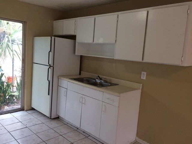 Building Photo - 1104 NW 8th Ave