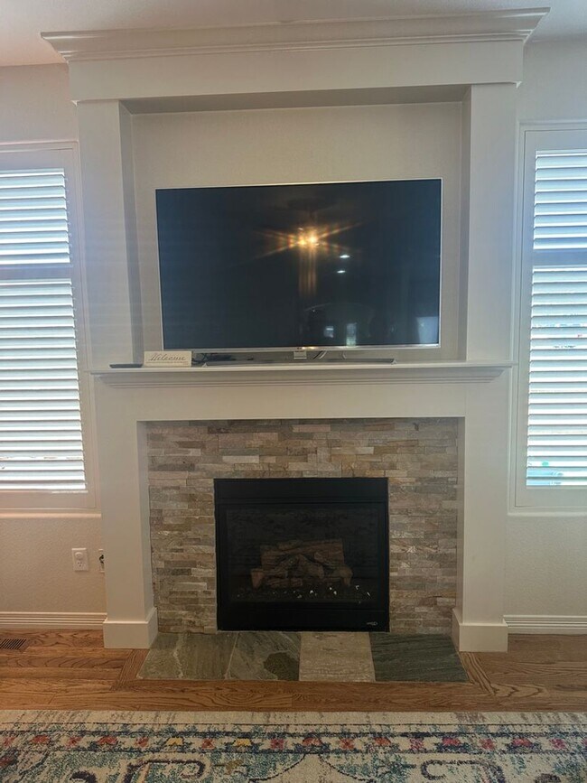 Building Photo - Beautiful 5 bedroom ranch home in (D49)