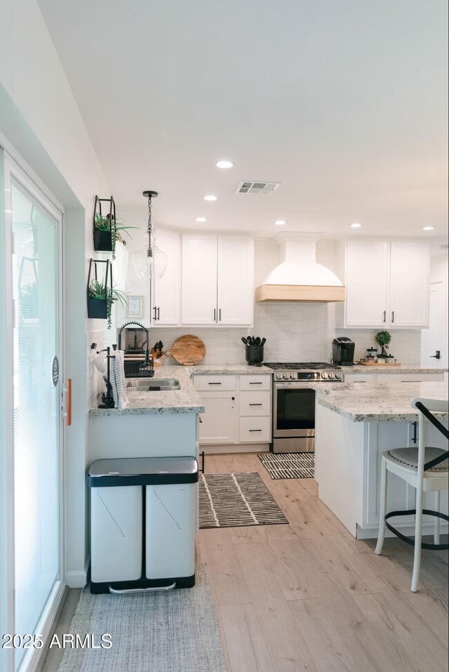 Building Photo - 7715 E Avalon Dr