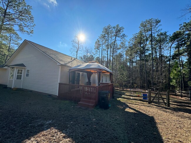 Building Photo - Carolina Lakes! 3BR/ 2 BATH Gorgeous Ranch...