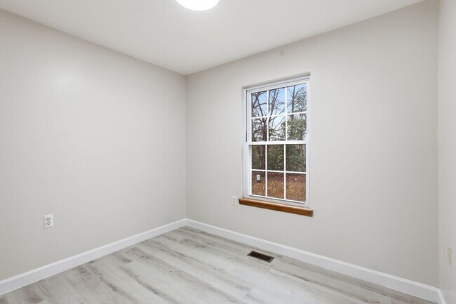 Building Photo - Welcome to this stunning end residence perfectly positioned in a highly desirable setting.