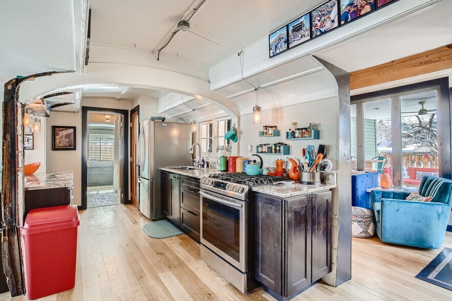 Building Photo - 835 Urban St