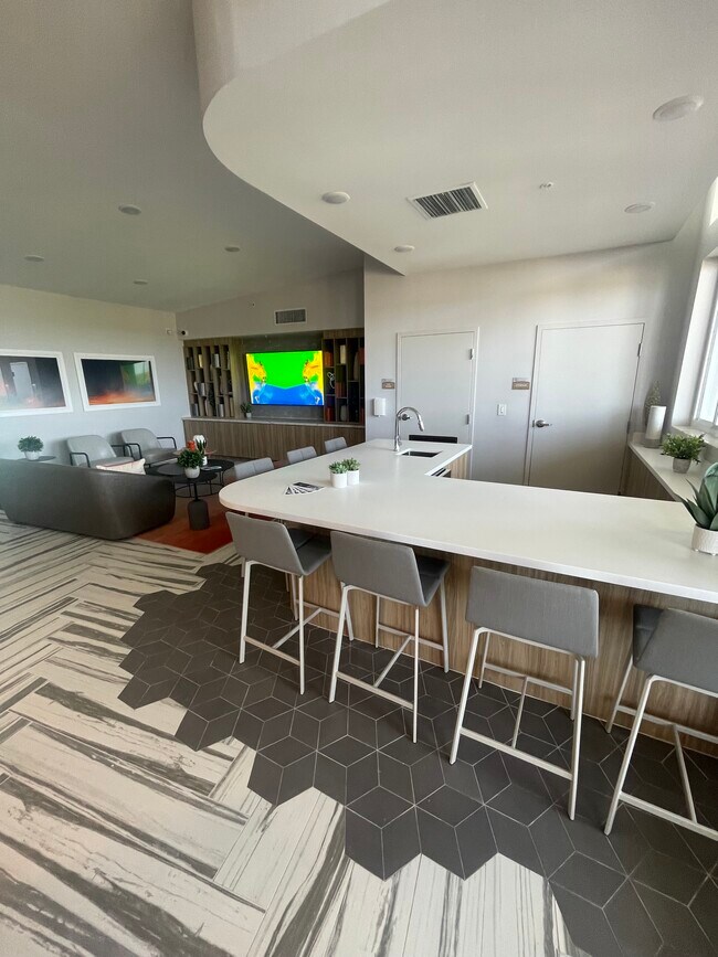 Building Photo - 710 SE 22nd St