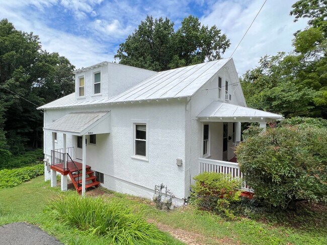 Building Photo - 201 Shamrock Rd