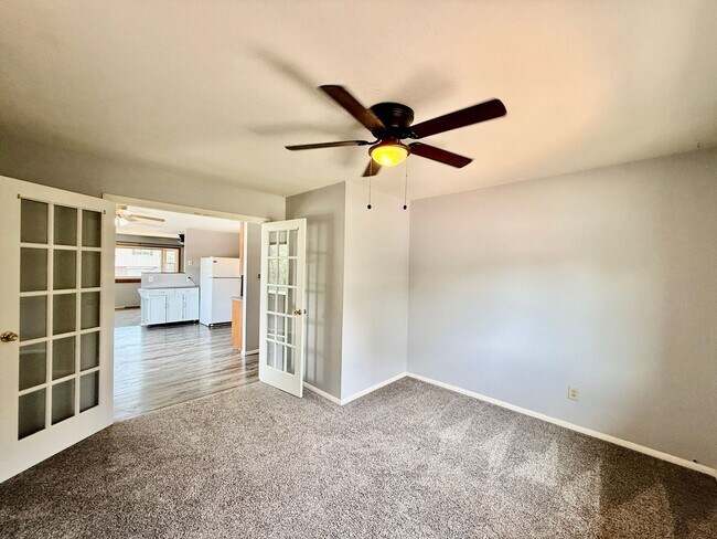 Building Photo - Tulip Way 4125-4127