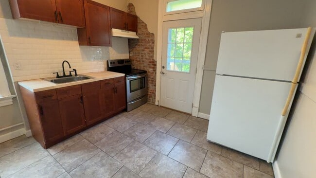 Building Photo - 2256 Blendon Pl