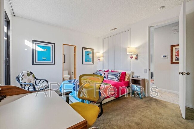 Building Photo - 1317 E Amado Rd